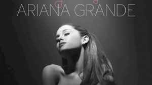 Ariana Grande – Piano